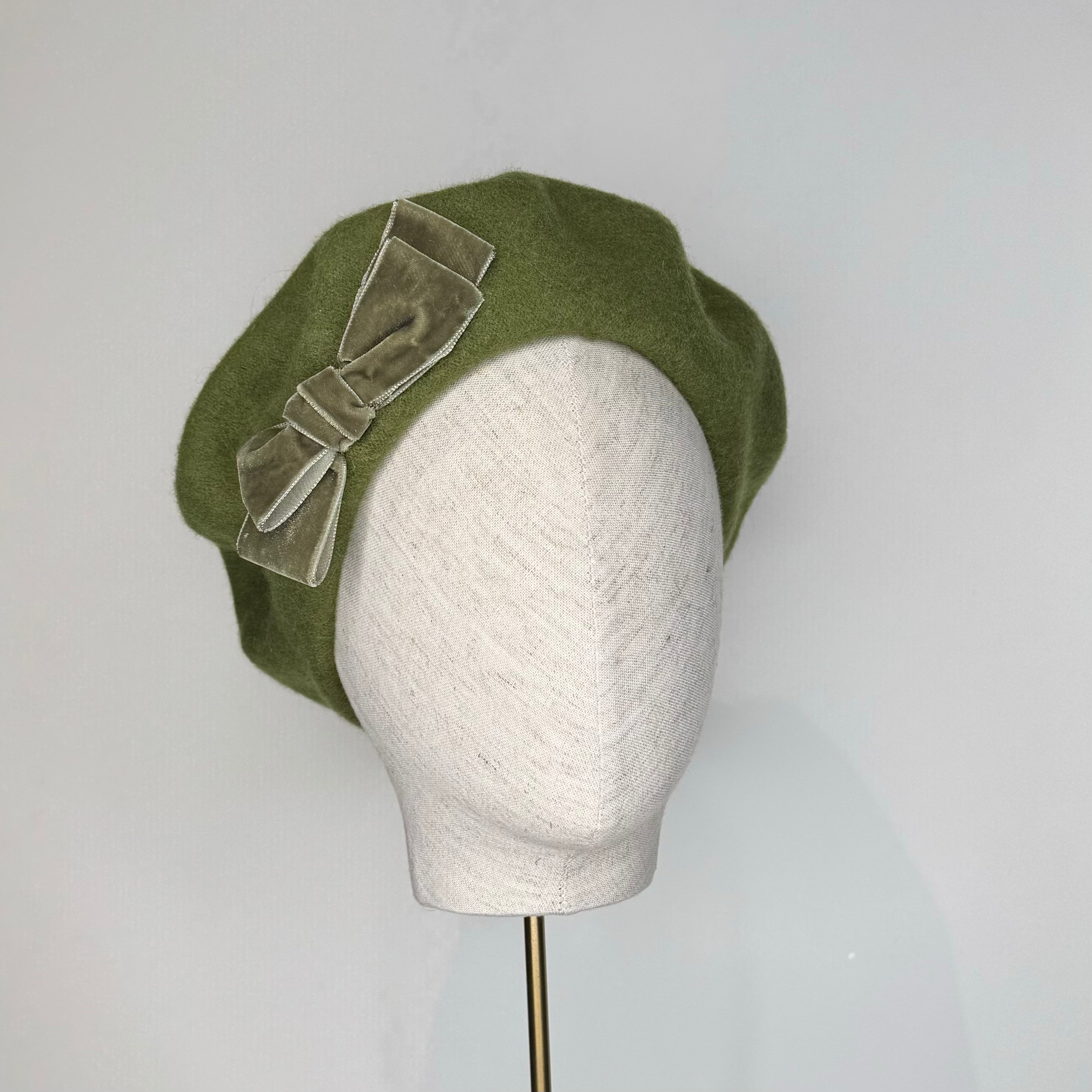 Moss green beret with bow