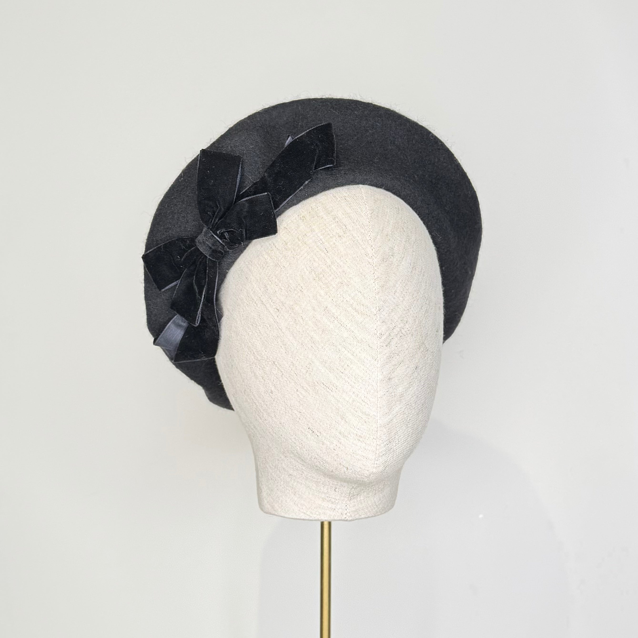 Black beret with bow